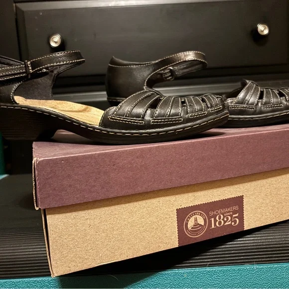 Clarks Black Strappy Women's Sandals - Picture 4 of 5